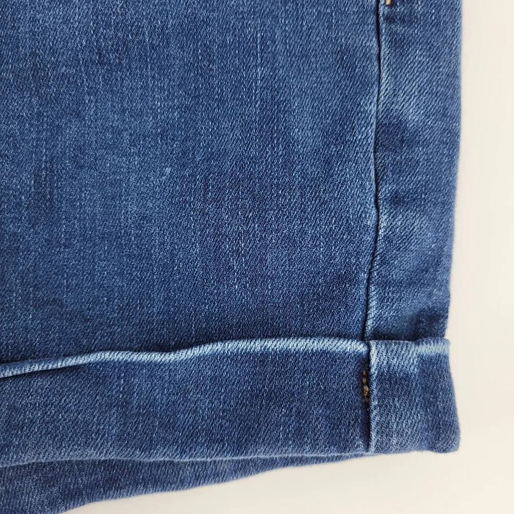Express Jean Shorts Size 6 Pleated Cuffed Hem Stretch Denim Shortie Hi Rise